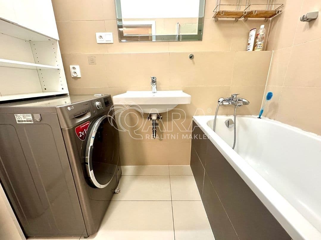 2 bedroom with open-plan kitchen flat for sale, 75 m², Škrábkových, Prague, Prague 2 bedroom with open-plan kitchen flat for sale, 75 m², Škrábkových, Prague, Prague