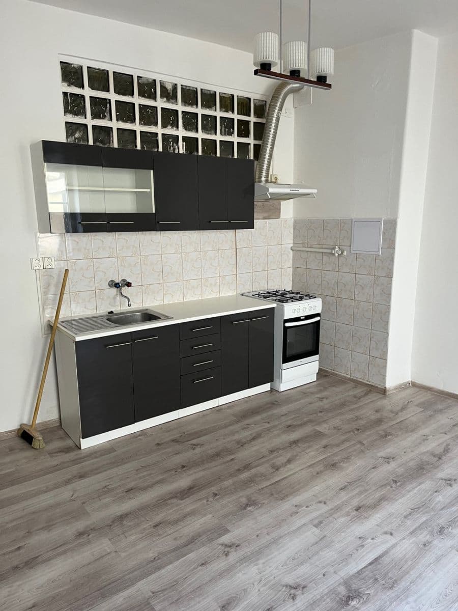 2 bedroom with open-plan kitchen flat to rent, 64 m², Pernštýnské náměstí, Pardubice, Pardubický Region 2 bedroom with open-plan kitchen flat to rent, 64 m², Pernštýnské náměstí, Pardubice, Pardubický Region