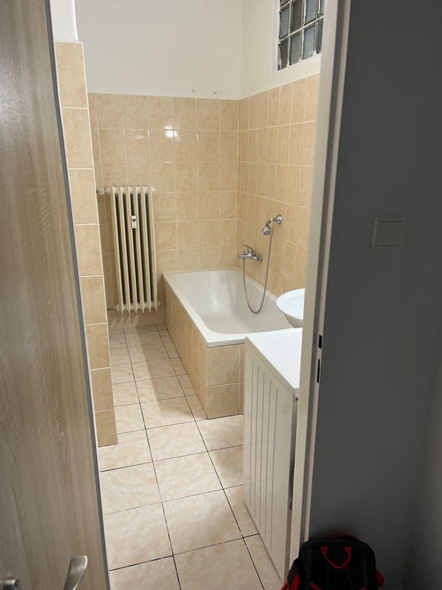 2 bedroom with open-plan kitchen flat to rent, 64 m², Pernštýnské náměstí, Pardubice, Pardubický Region 2 bedroom with open-plan kitchen flat to rent, 64 m², Pernštýnské náměstí, Pardubice, Pardubický Region