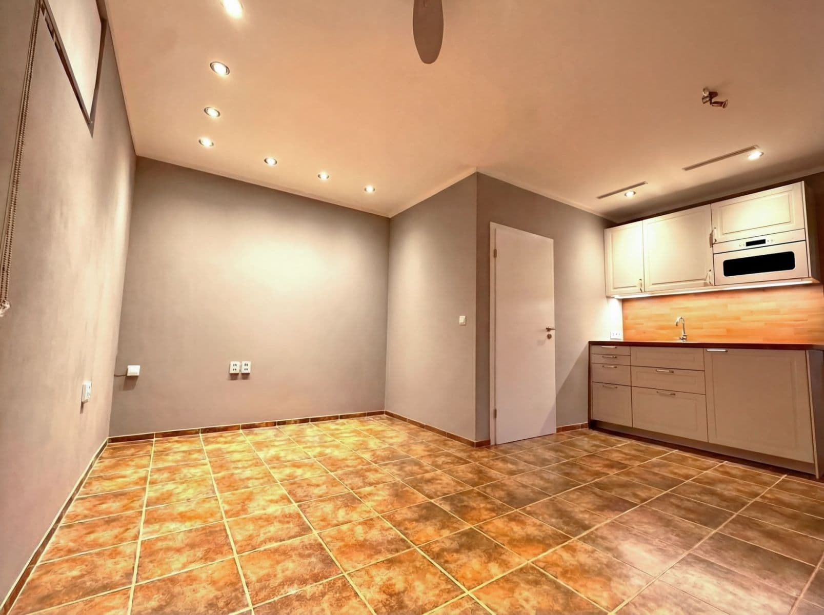 Studio flat for sale, 22 m², Felklova, Roztoky, Středočeský Region Studio flat for sale, 22 m², Felklova, Roztoky, Středočeský Region