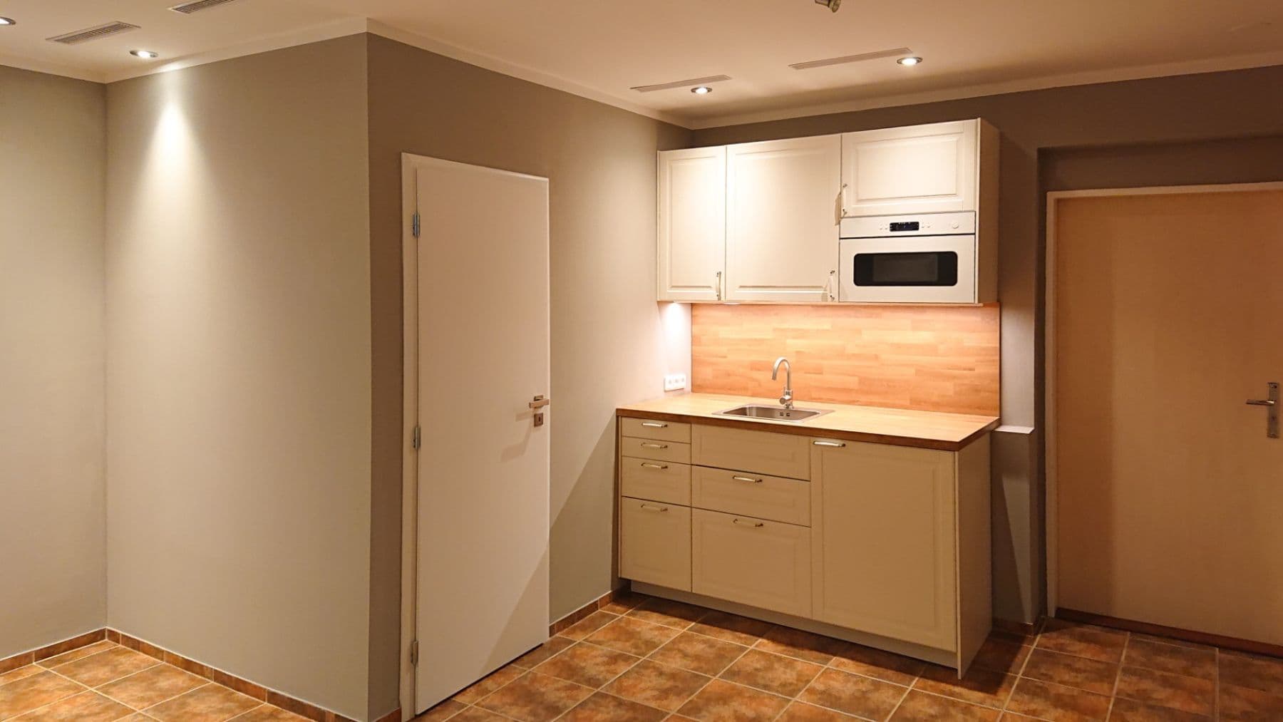 Studio flat for sale, 22 m², Felklova, Roztoky, Středočeský Region Studio flat for sale, 22 m², Felklova, Roztoky, Středočeský Region