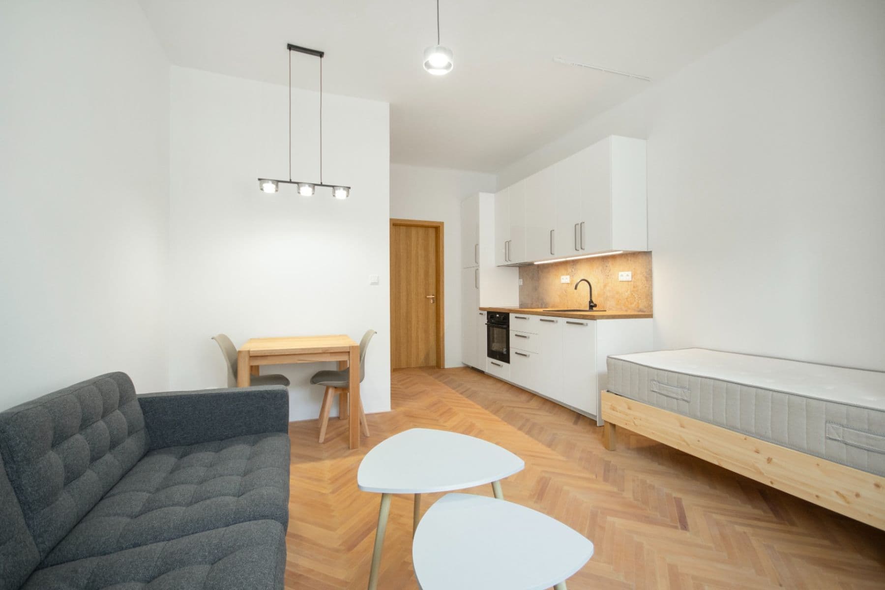 Studio flat to rent, 27 m², Bělehradská, Prague, Prague Studio flat to rent, 27 m², Bělehradská, Prague, Prague