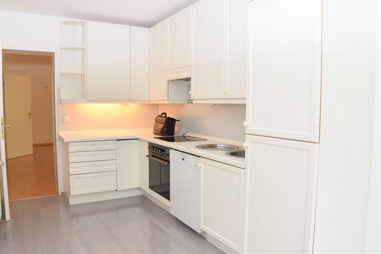 3 bedroom flat to rent, 117 m², Bemediktenwandstraße 5, München, Bavaria 3 bedroom flat to rent, 117 m², Bemediktenwandstraße 5, München, Bavaria