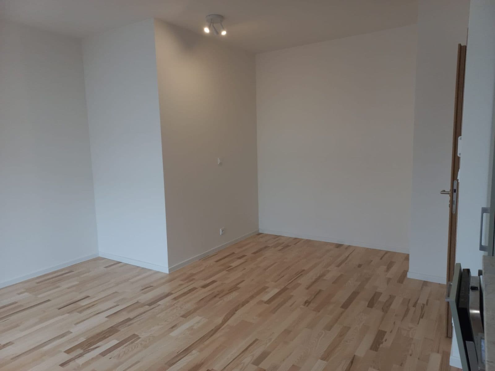 Studio flat to rent, 32 m², Randova, Dobřichovice, Středočeský Region Studio flat to rent, 32 m², Randova, Dobřichovice, Středočeský Region