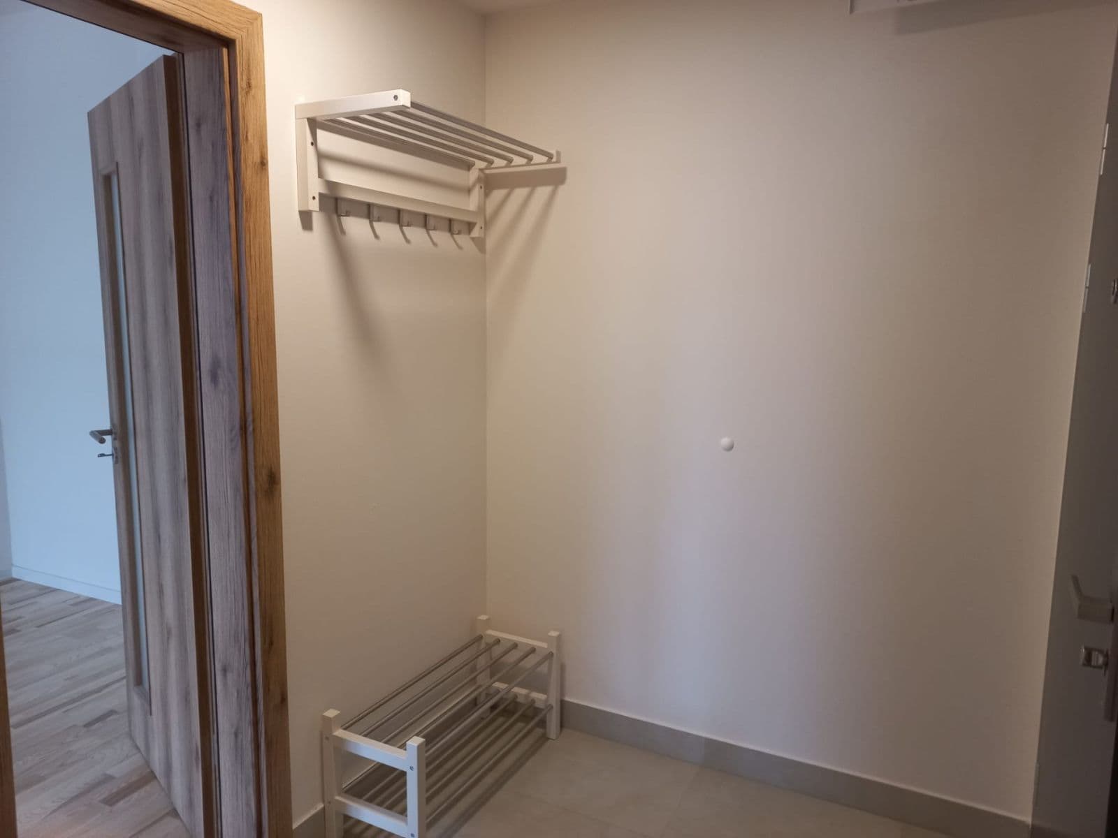 Studio flat to rent, 32 m², Randova, Dobřichovice, Středočeský Region Studio flat to rent, 32 m², Randova, Dobřichovice, Středočeský Region