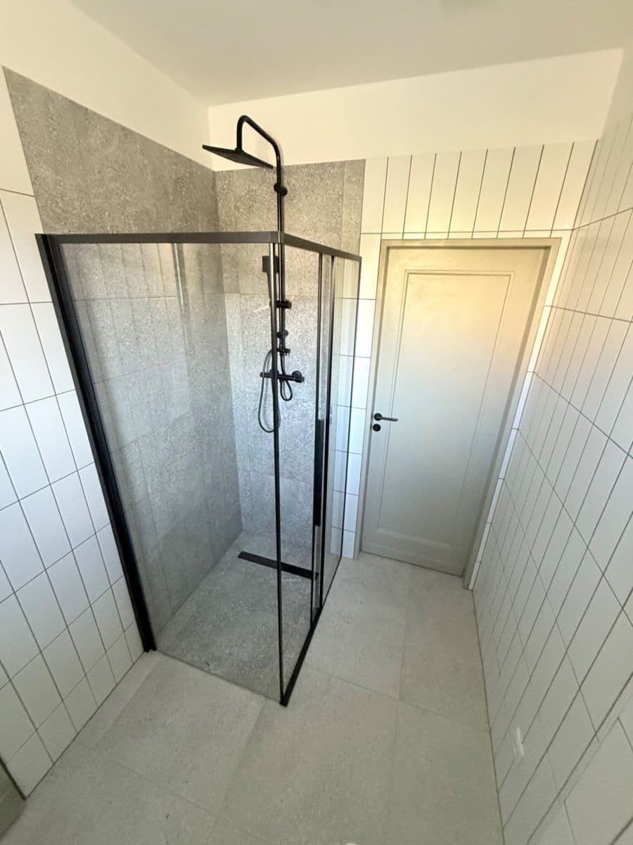 2 bedroom with open-plan kitchen flat to rent, 77 m², V Holešovičkách, Prague, Prague 2 bedroom with open-plan kitchen flat to rent, 77 m², V Holešovičkách, Prague, Prague