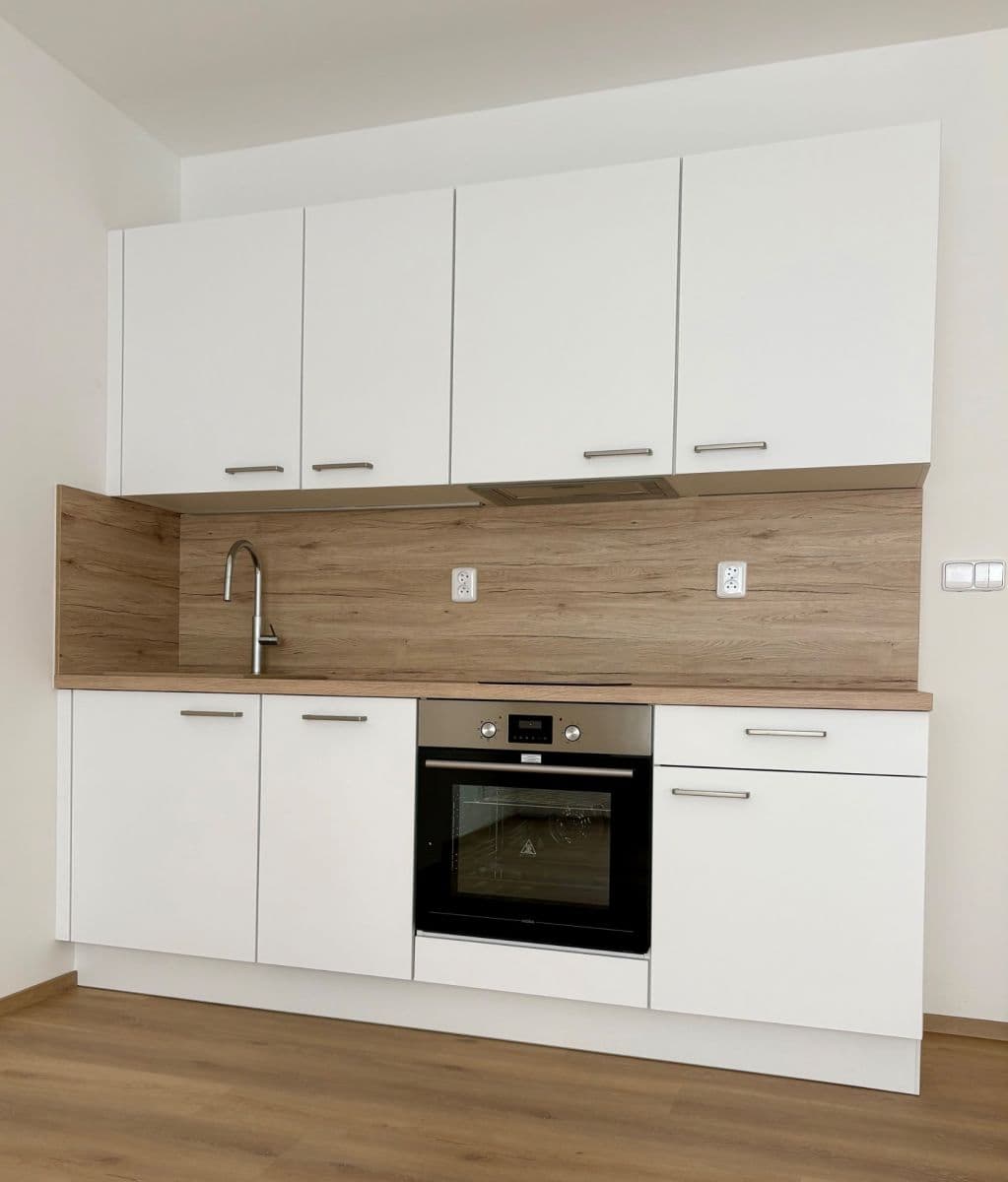 Studio flat to rent, 34 m², Mochovská, Prague, Prague Studio flat to rent, 34 m², Mochovská, Prague, Prague