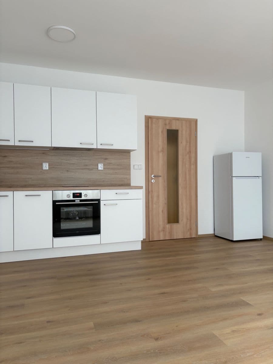 Studio flat to rent, 34 m², Mochovská, Prague, Prague Studio flat to rent, 34 m², Mochovská, Prague, Prague