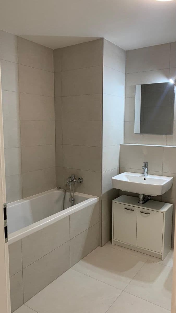 2 bedroom with open-plan kitchen flat to rent, 96 m², Pod Zahrady, Přezletice, Středočeský Region 2 bedroom with open-plan kitchen flat to rent, 96 m², Pod Zahrady, Přezletice, Středočeský Region