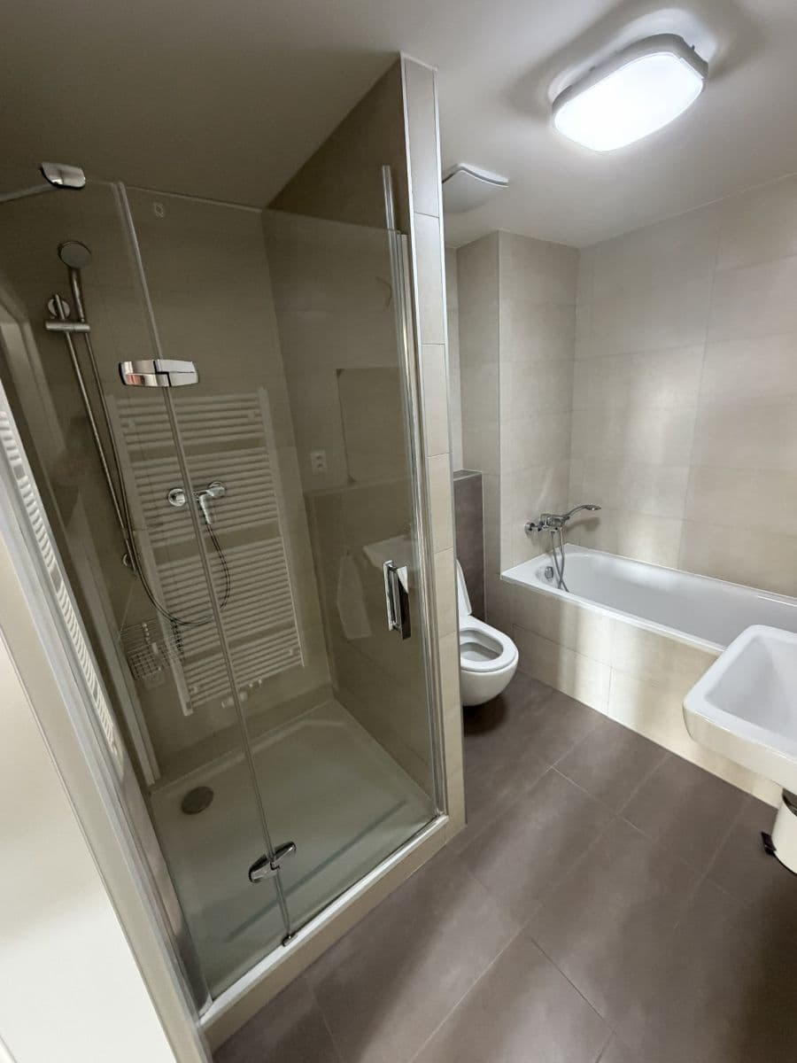 2 bedroom with open-plan kitchen flat to rent, 84 m², Zvěřinova, Prague, Prague 2 bedroom with open-plan kitchen flat to rent, 84 m², Zvěřinova, Prague, Prague