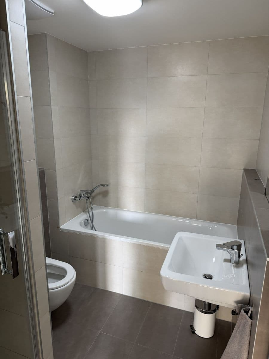 2 bedroom with open-plan kitchen flat to rent, 84 m², Zvěřinova, Prague, Prague 2 bedroom with open-plan kitchen flat to rent, 84 m², Zvěřinova, Prague, Prague