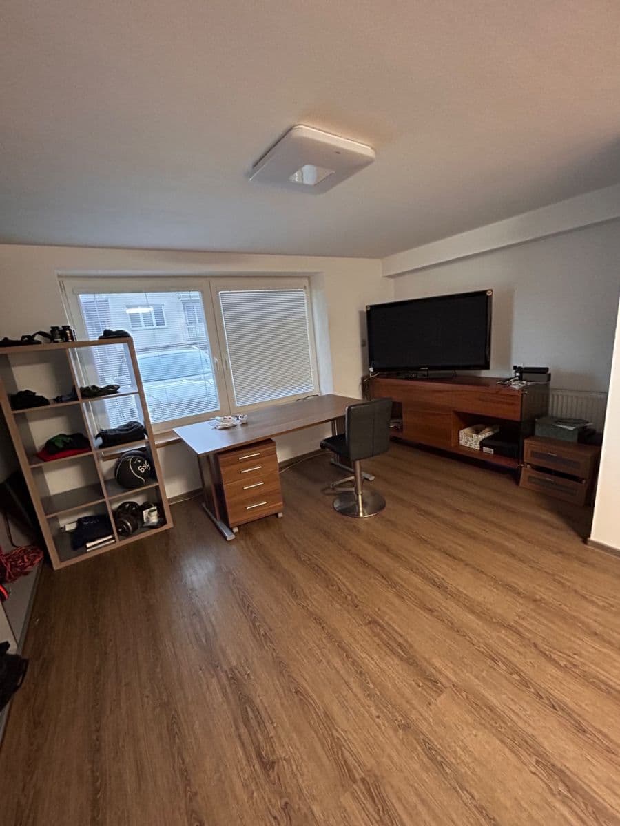 1 bedroom with open-plan kitchen flat to rent, 200 m², Křehlíkova, Brno, Jihomoravský Region 1 bedroom with open-plan kitchen flat to rent, 200 m², Křehlíkova, Brno, Jihomoravský Region