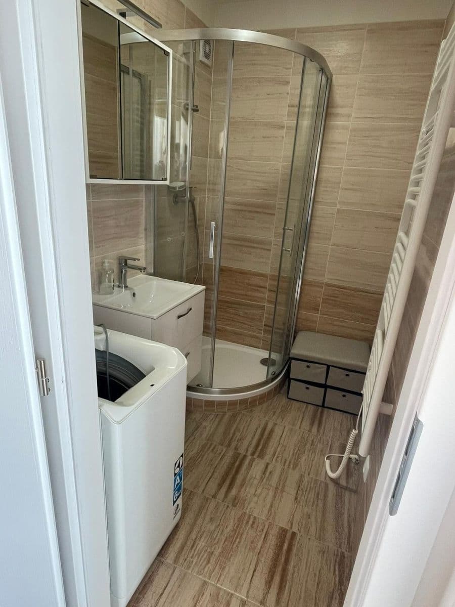 Studio flat to rent, 33 m², Křivenická, Prague, Prague Studio flat to rent, 33 m², Křivenická, Prague, Prague