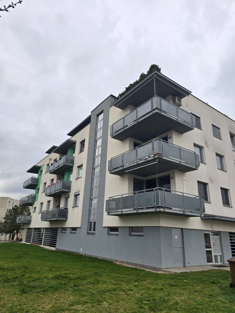 1 bedroom with open-plan kitchen flat to rent, 59 m², Svatojánská, Hradec Králové, Královéhradecký Region 1 bedroom with open-plan kitchen flat to rent, 59 m², Svatojánská, Hradec Králové, Královéhradecký Region