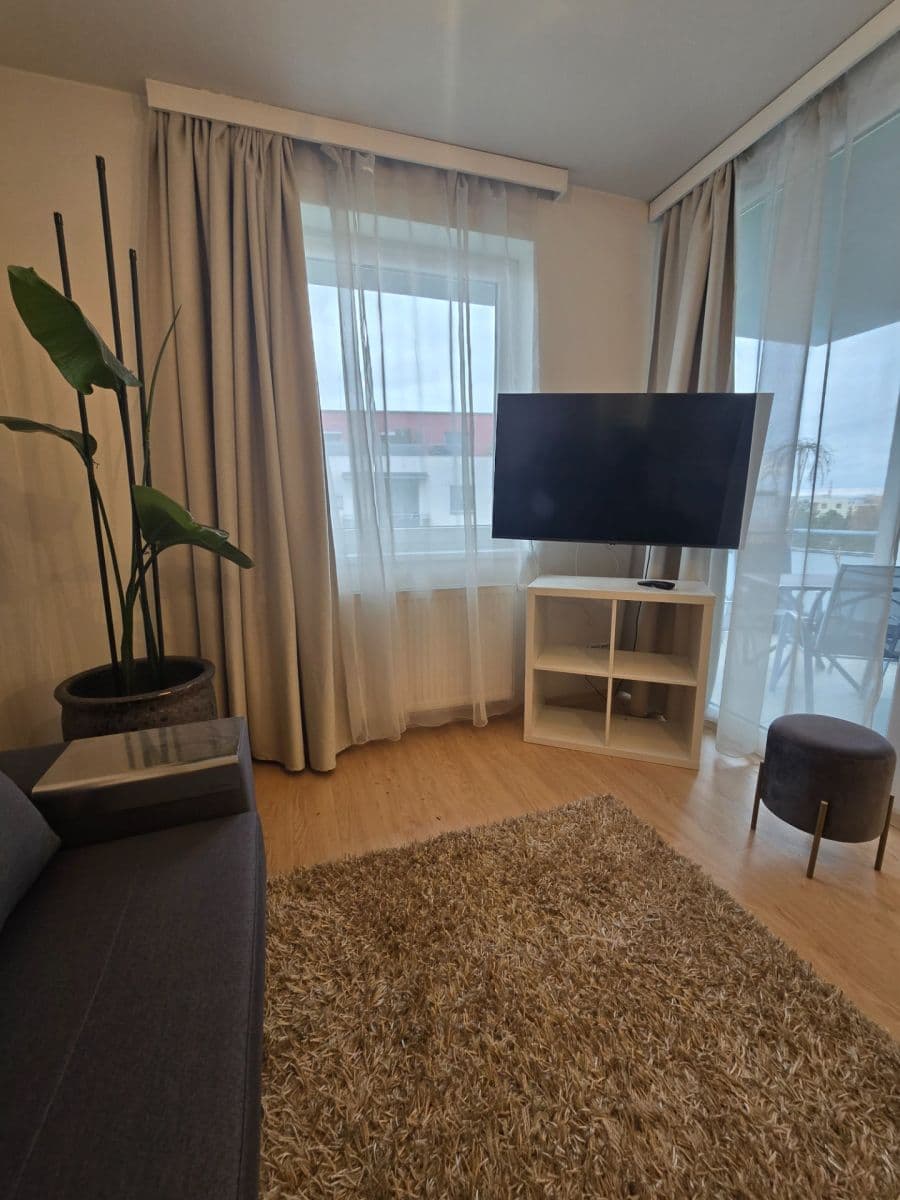 1 bedroom with open-plan kitchen flat to rent, 59 m², Svatojánská, Hradec Králové, Královéhradecký Region 1 bedroom with open-plan kitchen flat to rent, 59 m², Svatojánská, Hradec Králové, Královéhradecký Region