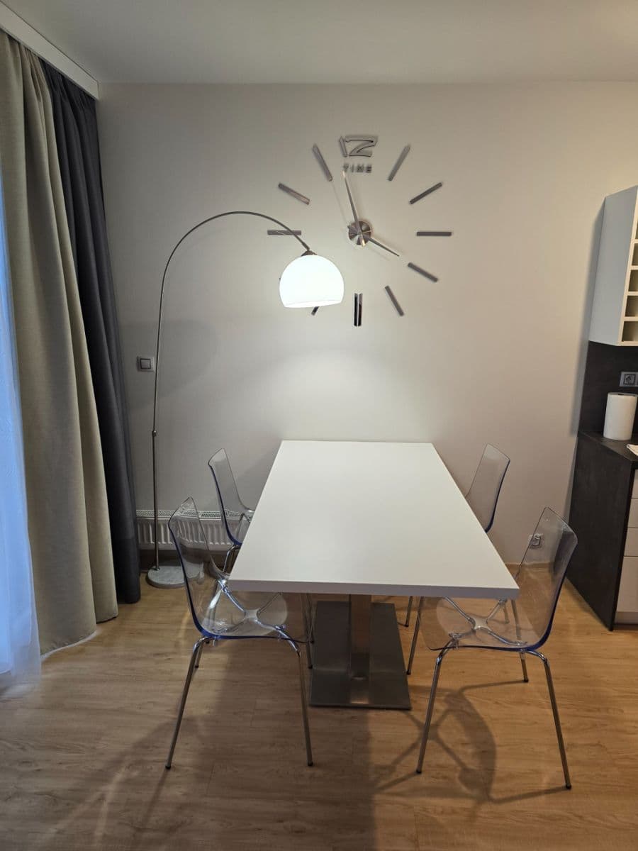 1 bedroom with open-plan kitchen flat to rent, 59 m², Svatojánská, Hradec Králové, Královéhradecký Region 1 bedroom with open-plan kitchen flat to rent, 59 m², Svatojánská, Hradec Králové, Královéhradecký Region