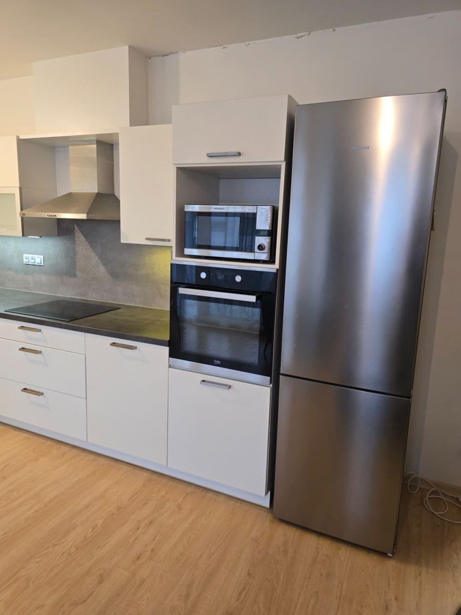 1 bedroom with open-plan kitchen flat to rent, 59 m², Svatojánská, Hradec Králové, Královéhradecký Region 1 bedroom with open-plan kitchen flat to rent, 59 m², Svatojánská, Hradec Králové, Královéhradecký Region