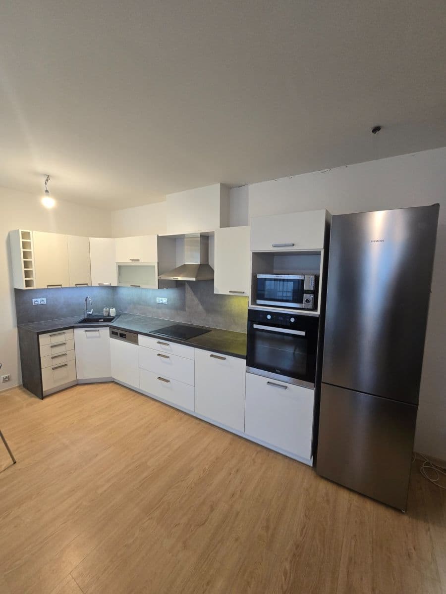 1 bedroom with open-plan kitchen flat to rent, 59 m², Svatojánská, Hradec Králové, Královéhradecký Region 1 bedroom with open-plan kitchen flat to rent, 59 m², Svatojánská, Hradec Králové, Královéhradecký Region