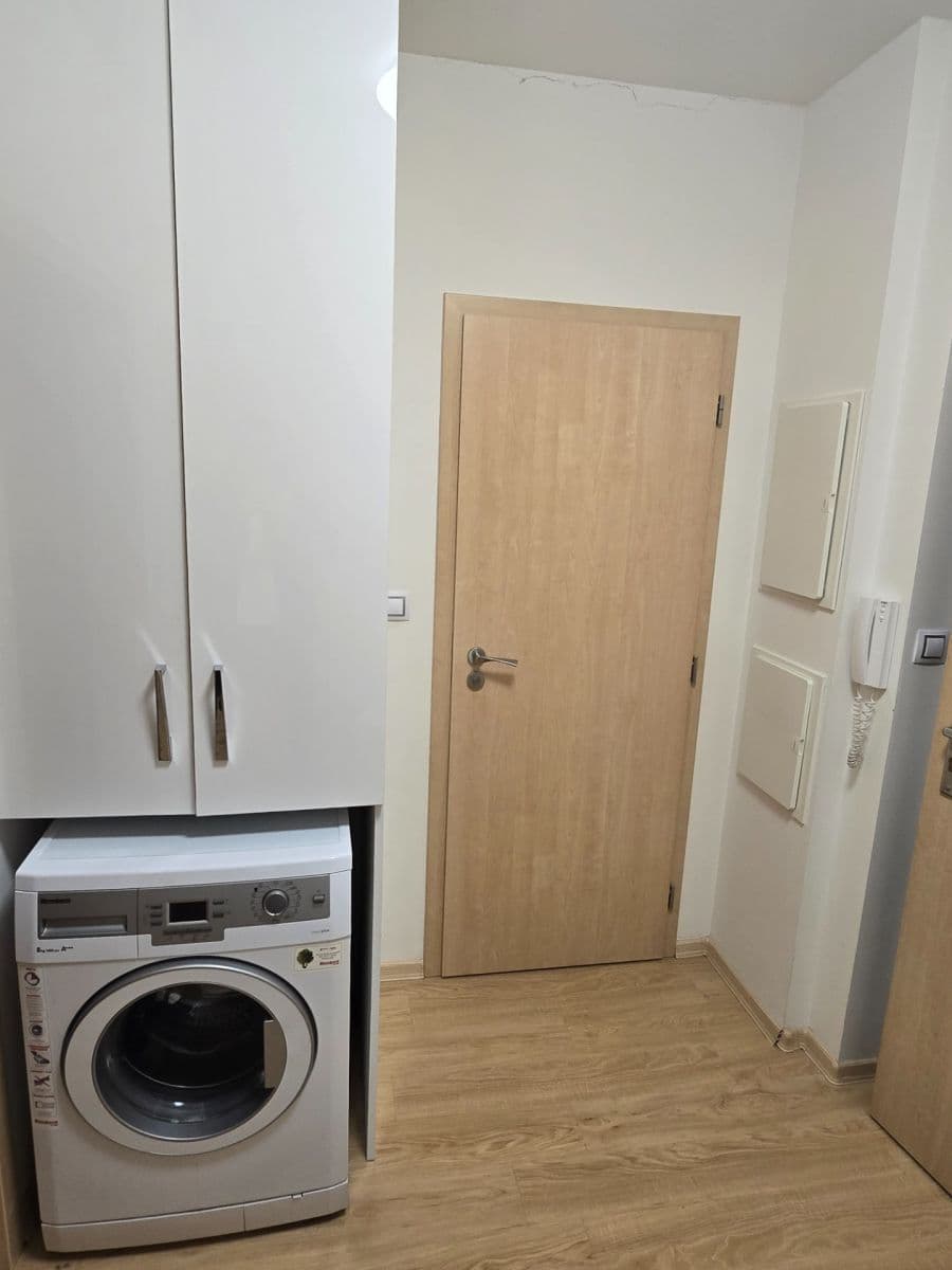 1 bedroom with open-plan kitchen flat to rent, 59 m², Svatojánská, Hradec Králové, Královéhradecký Region 1 bedroom with open-plan kitchen flat to rent, 59 m², Svatojánská, Hradec Králové, Královéhradecký Region