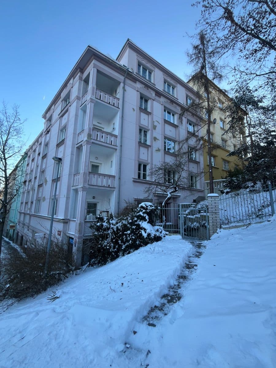 2 bedroom with open-plan kitchen flat to rent, 70 m², Na Březince, Prague, Prague 2 bedroom with open-plan kitchen flat to rent, 70 m², Na Březince, Prague, Prague