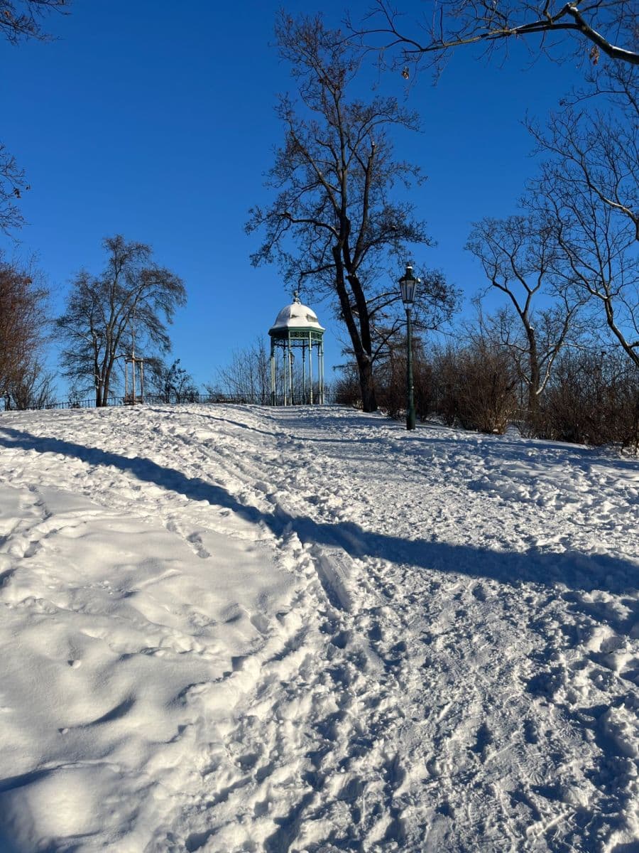 2 bedroom with open-plan kitchen flat to rent, 70 m², Na Březince, Prague, Prague 2 bedroom with open-plan kitchen flat to rent, 70 m², Na Březince, Prague, Prague