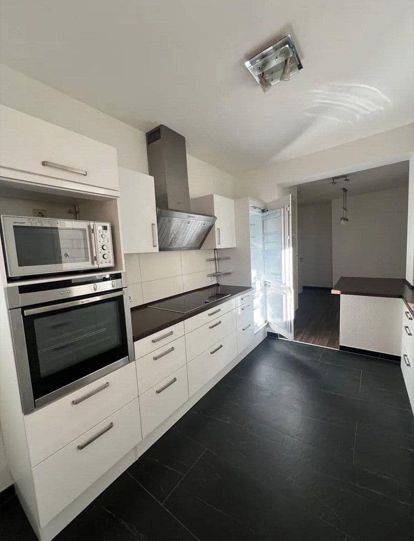 2 bedroom with open-plan kitchen flat to rent, 97 m², Stuttgart, Baden-Württemberg 2 bedroom with open-plan kitchen flat to rent, 97 m², Stuttgart, Baden-Württemberg