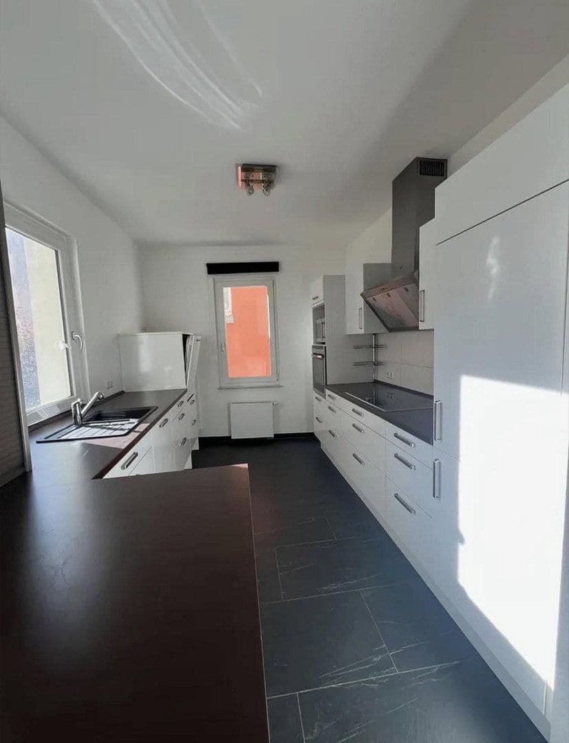 2 bedroom with open-plan kitchen flat to rent, 97 m², Stuttgart, Baden-Württemberg 2 bedroom with open-plan kitchen flat to rent, 97 m², Stuttgart, Baden-Württemberg