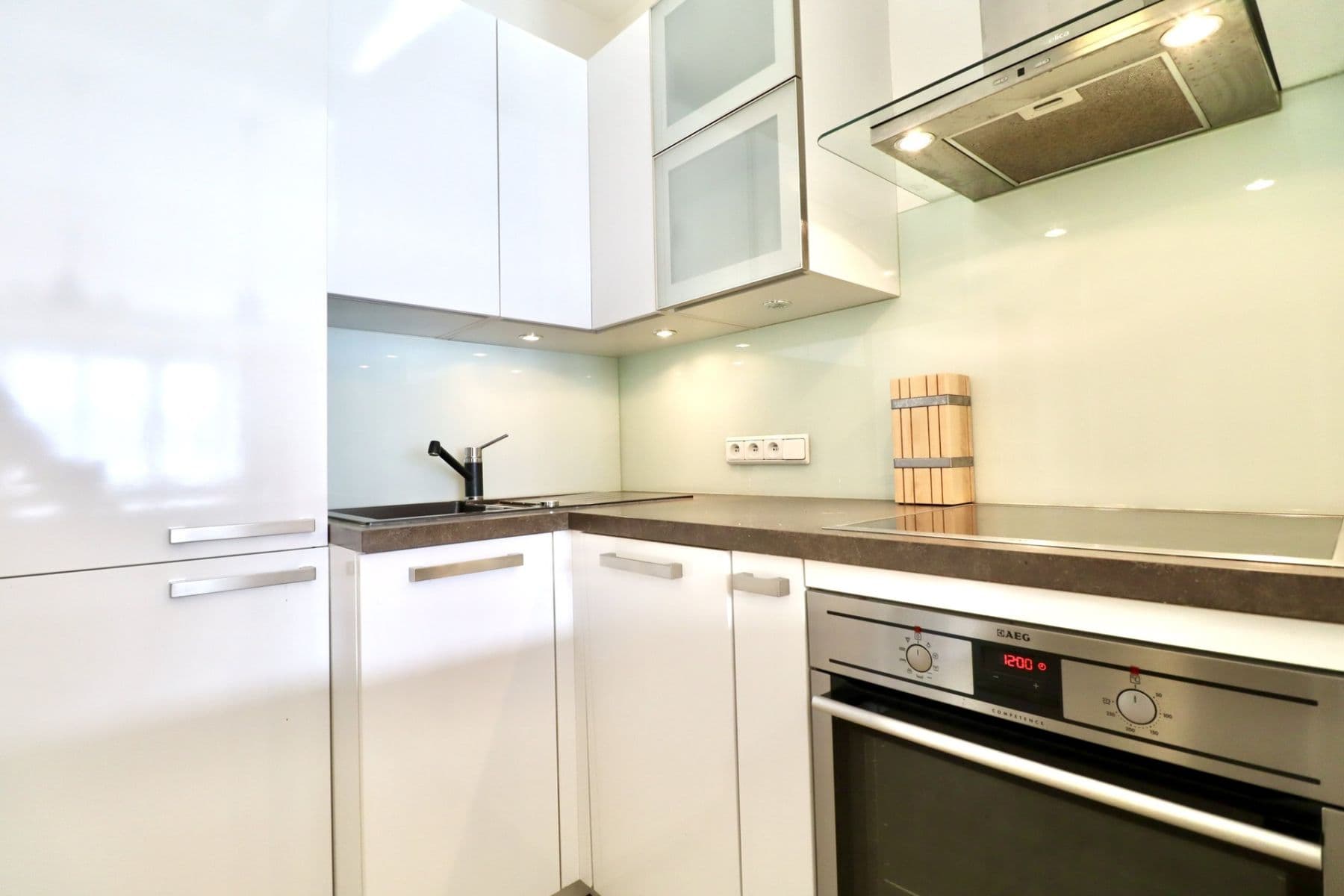 1 bedroom with open-plan kitchen flat to rent, 55 m², Rooseveltova, Prague, Prague 1 bedroom with open-plan kitchen flat to rent, 55 m², Rooseveltova, Prague, Prague