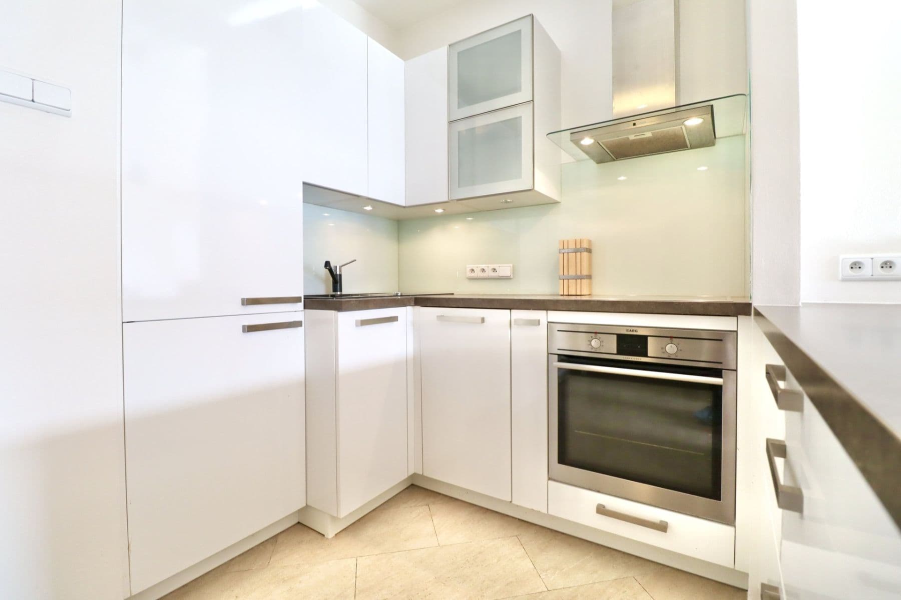 1 bedroom with open-plan kitchen flat to rent, 55 m², Rooseveltova, Prague, Prague 1 bedroom with open-plan kitchen flat to rent, 55 m², Rooseveltova, Prague, Prague