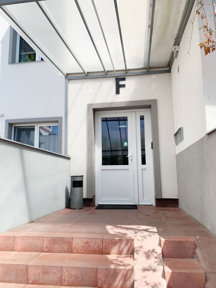 Studio flat to rent, 27 m², Otvovice, Středočeský Region Studio flat to rent, 27 m², Otvovice, Středočeský Region