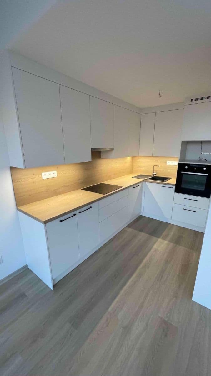 2 bedroom with open-plan kitchen flat to rent, 69 m², Americká, Kladno, Středočeský Region 2 bedroom with open-plan kitchen flat to rent, 69 m², Americká, Kladno, Středočeský Region