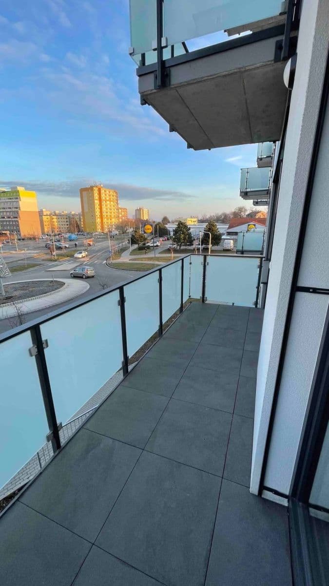 2 bedroom with open-plan kitchen flat to rent, 69 m², Americká, Kladno, Středočeský Region 2 bedroom with open-plan kitchen flat to rent, 69 m², Americká, Kladno, Středočeský Region