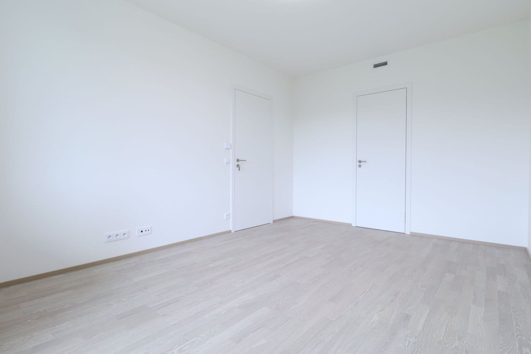 2 bedroom with open-plan kitchen flat to rent, 94 m², K Červenému vrchu, Prague, Prague 2 bedroom with open-plan kitchen flat to rent, 94 m², K Červenému vrchu, Prague, Prague