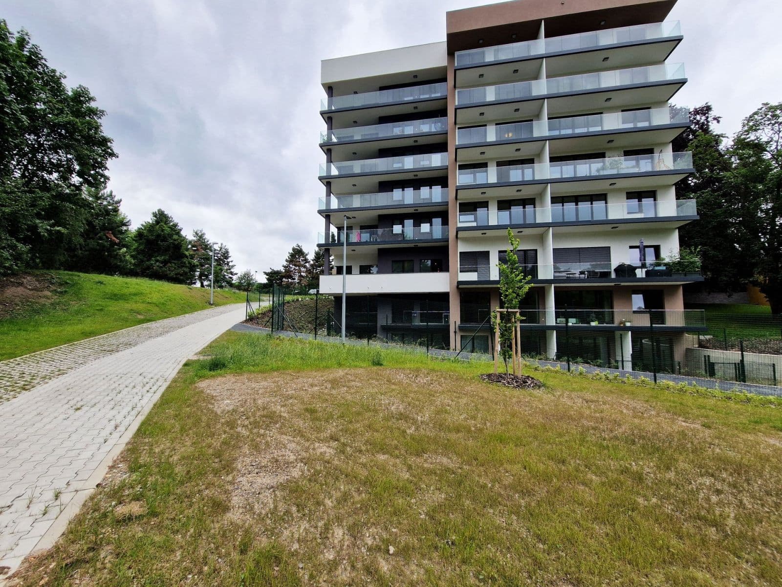 2 bedroom with open-plan kitchen flat to rent, 94 m², K Červenému vrchu, Prague, Prague 2 bedroom with open-plan kitchen flat to rent, 94 m², K Červenému vrchu, Prague, Prague