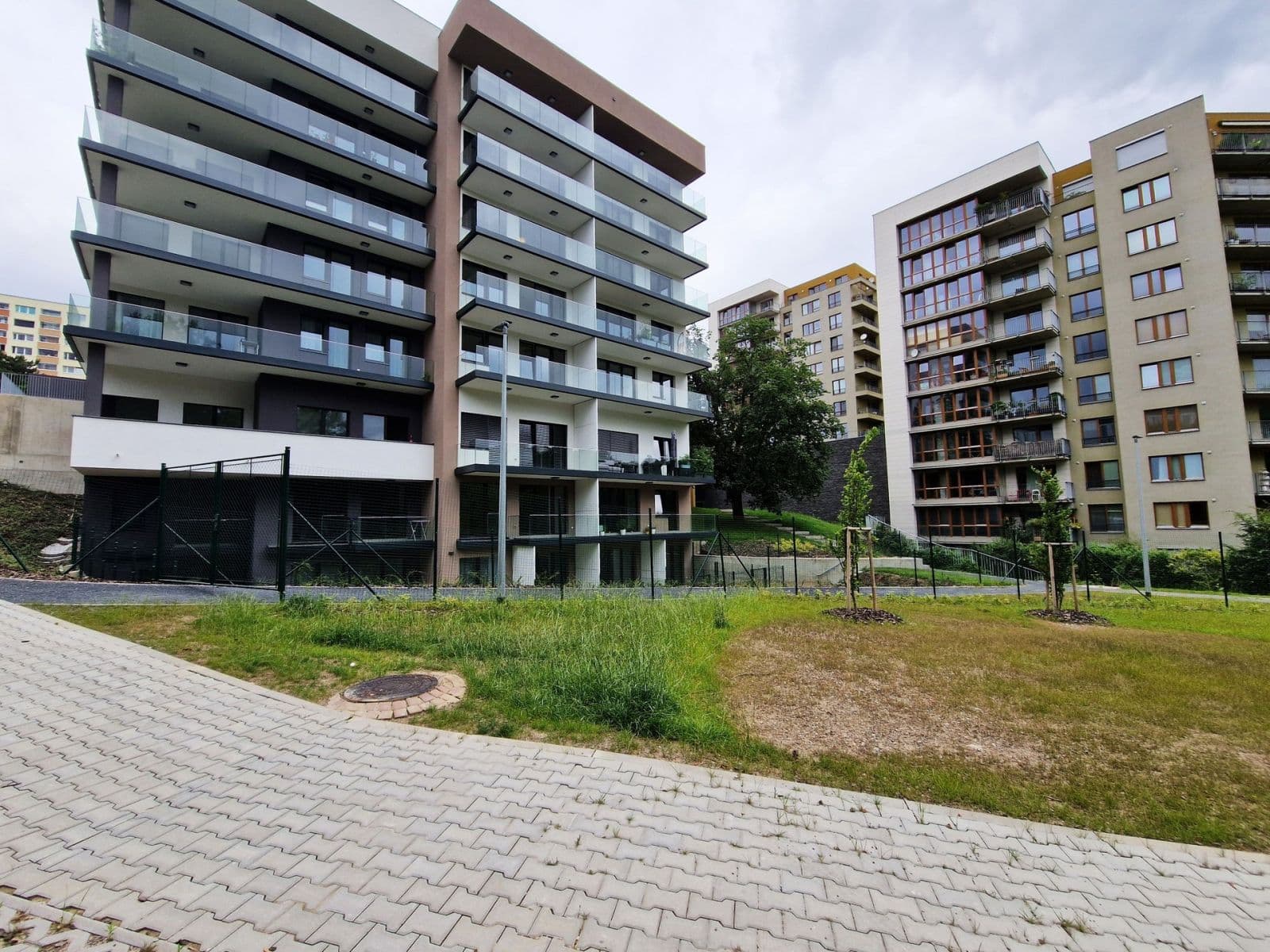 2 bedroom with open-plan kitchen flat to rent, 94 m², K Červenému vrchu, Prague, Prague 2 bedroom with open-plan kitchen flat to rent, 94 m², K Červenému vrchu, Prague, Prague
