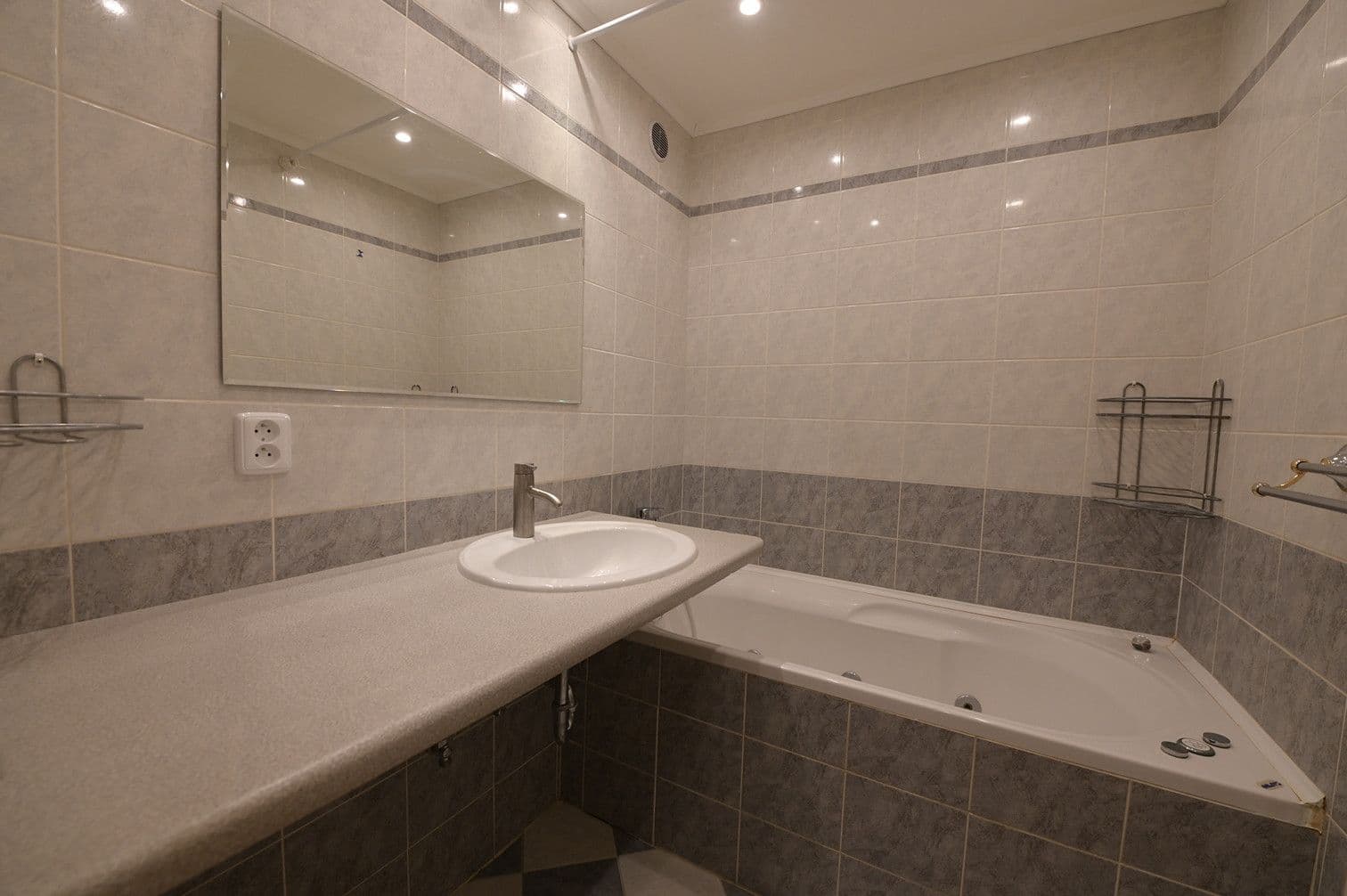 3 bedroom flat to rent, 68 m², M. Švabinského, Kladno, Středočeský Region 3 bedroom flat to rent, 68 m², M. Švabinského, Kladno, Středočeský Region