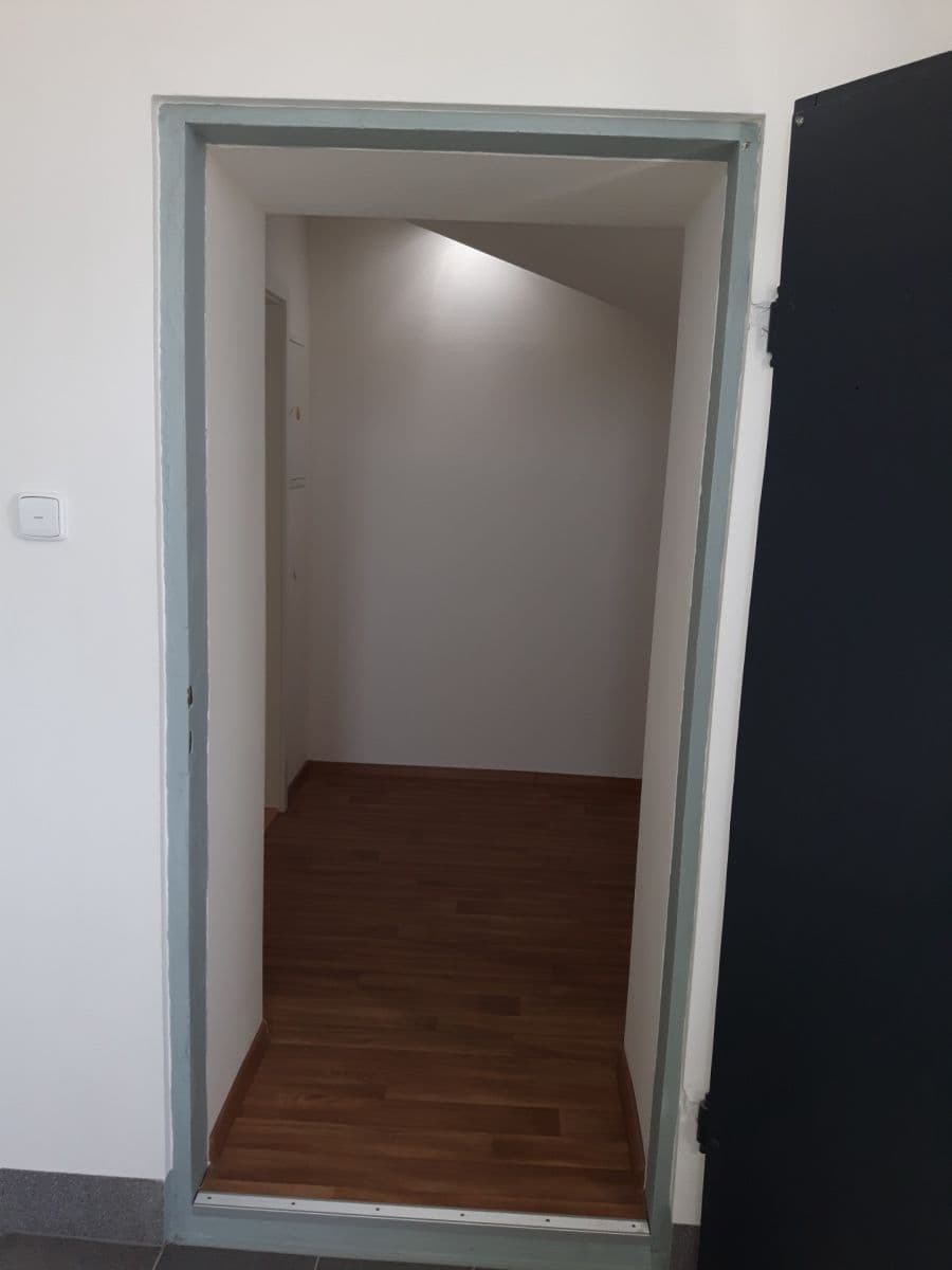 1 bedroom with open-plan kitchen flat to rent, 56 m², Ke Hřbitovu, Kolín, Středočeský Region 1 bedroom with open-plan kitchen flat to rent, 56 m², Ke Hřbitovu, Kolín, Středočeský Region