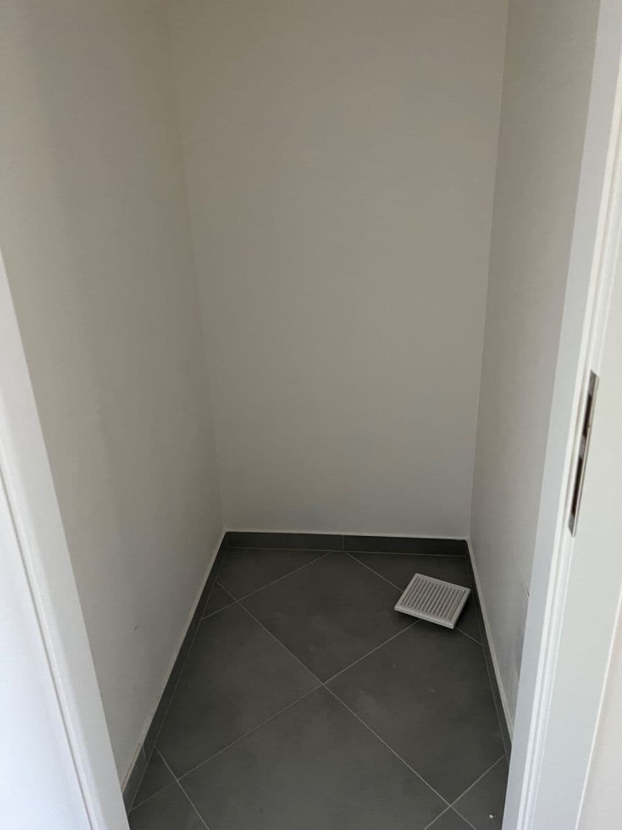 2 bedroom with open-plan kitchen flat to rent, 76 m², Jankovcova, Prague, Prague 2 bedroom with open-plan kitchen flat to rent, 76 m², Jankovcova, Prague, Prague