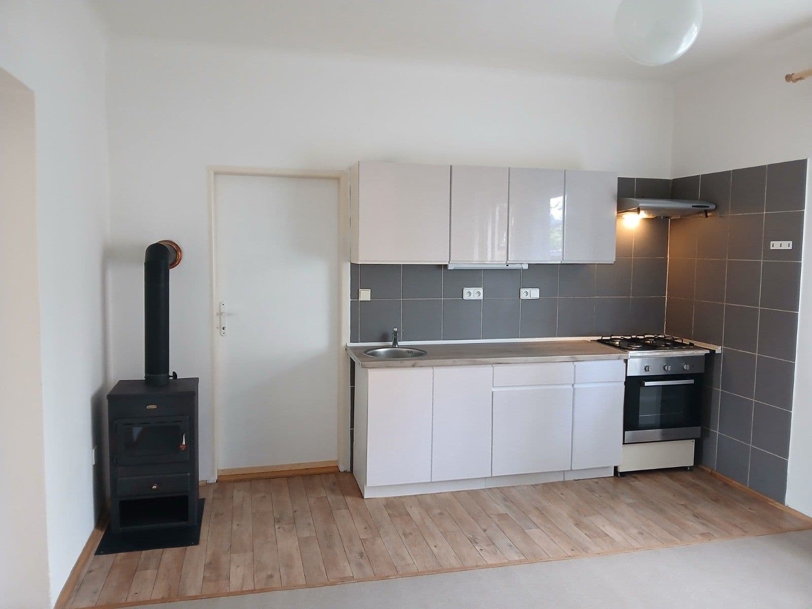 2 bedroom with open-plan kitchen flat to rent, 80 m², Žďárská, Prague, Prague 2 bedroom with open-plan kitchen flat to rent, 80 m², Žďárská, Prague, Prague