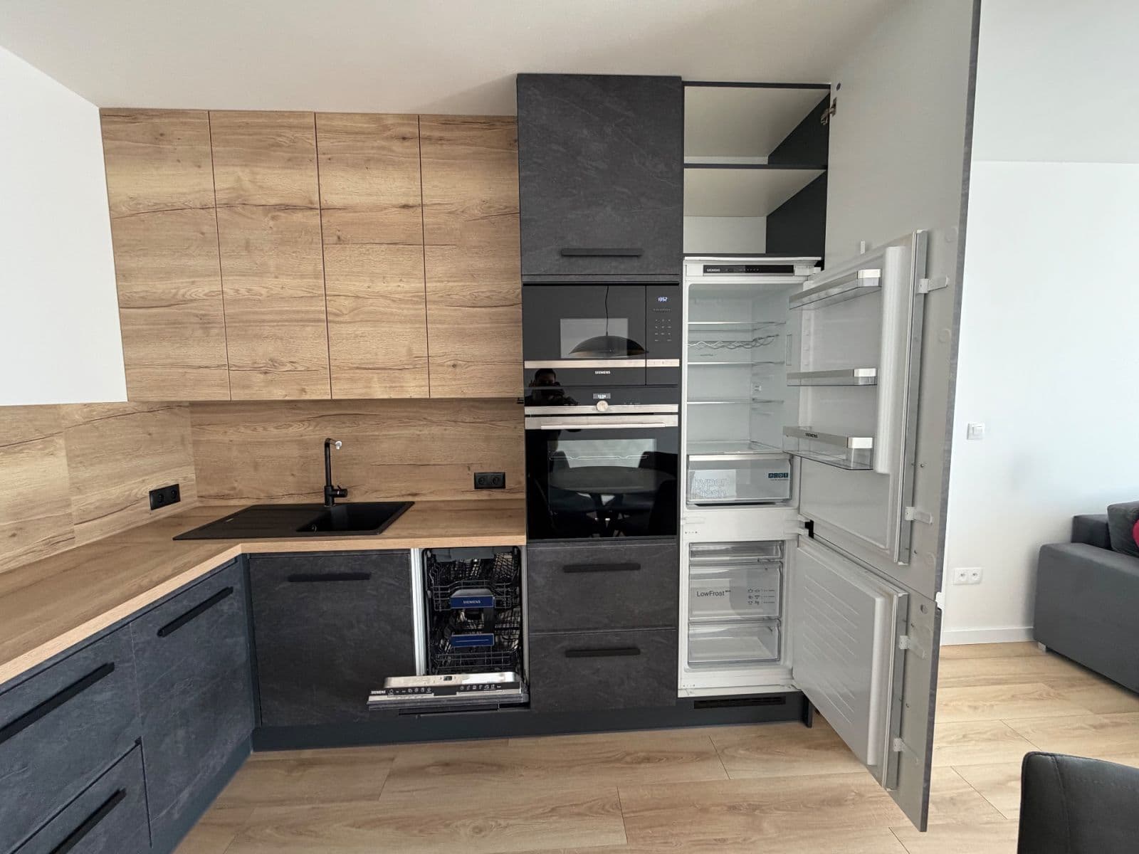 1 bedroom with open-plan kitchen flat to rent, 67 m², Bolívarova, Prague, Prague 1 bedroom with open-plan kitchen flat to rent, 67 m², Bolívarova, Prague, Prague