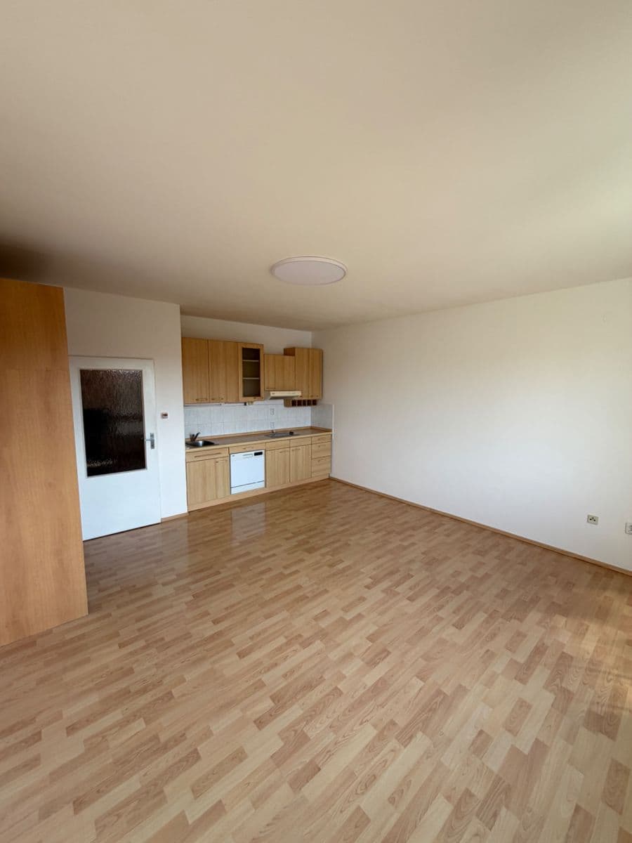 Studio flat to rent, 31 m², Zimní, Hostivice, Středočeský Region Studio flat to rent, 31 m², Zimní, Hostivice, Středočeský Region