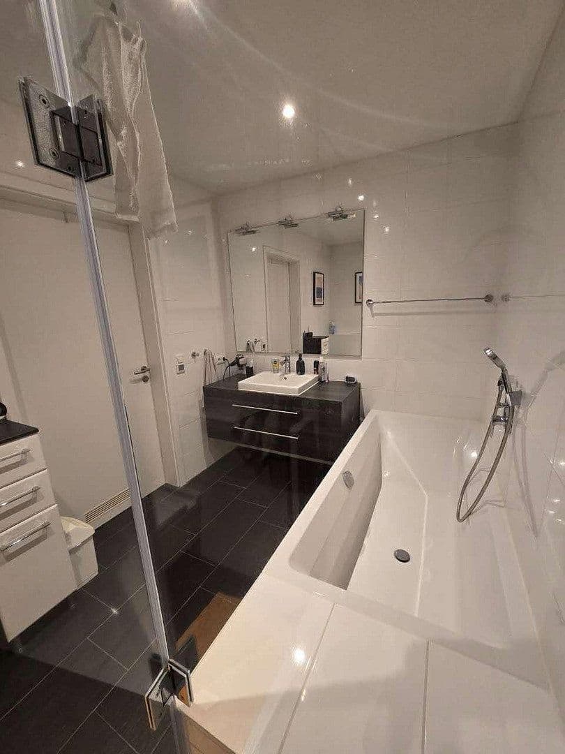 2 bedroom flat to rent, 68 m², An der Lindenallee 24, Frankfurt am Main, Hesse 2 bedroom flat to rent, 68 m², An der Lindenallee 24, Frankfurt am Main, Hesse