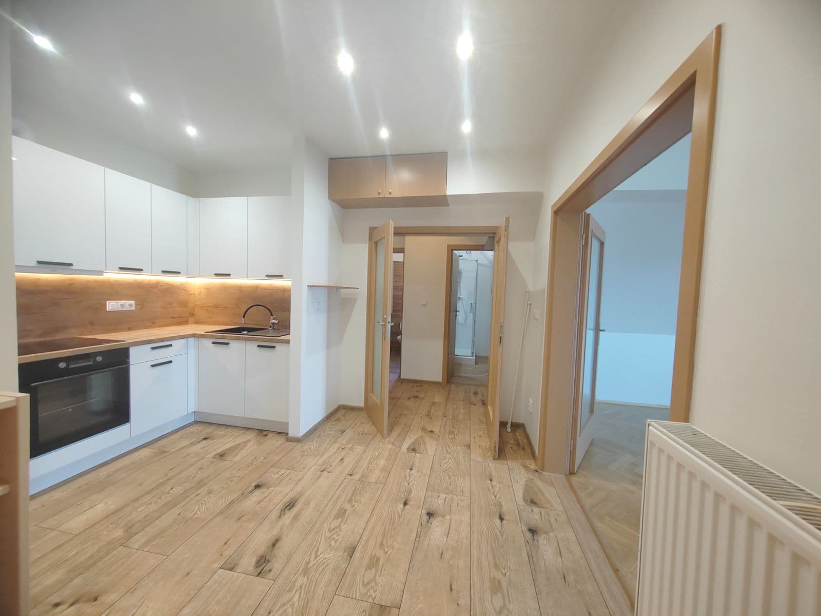 2 bedroom with open-plan kitchen flat to rent, 88 m², Kladenská, Prague, Prague 2 bedroom with open-plan kitchen flat to rent, 88 m², Kladenská, Prague, Prague