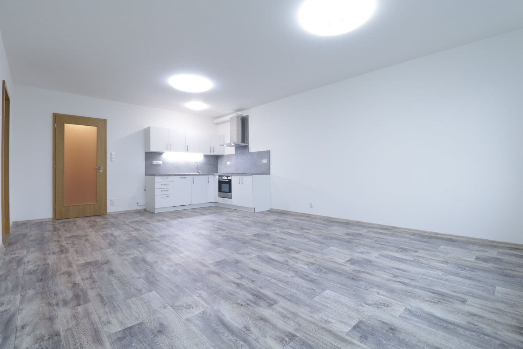 1 bedroom with open-plan kitchen flat to rent, 55 m², U Traktorky, Prague, Prague 1 bedroom with open-plan kitchen flat to rent, 55 m², U Traktorky, Prague, Prague