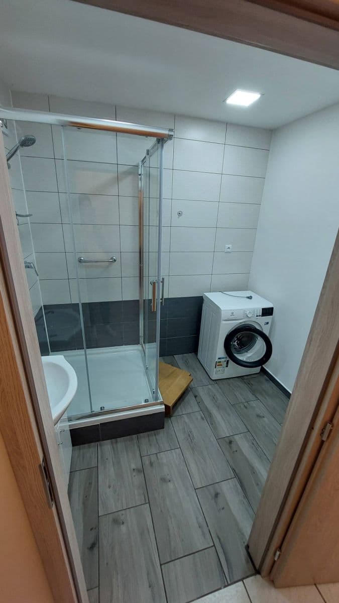 3 bedroom flat to rent, 77 m², J. Bendy, České Budějovice, Jihočeský Region 3 bedroom flat to rent, 77 m², J. Bendy, České Budějovice, Jihočeský Region