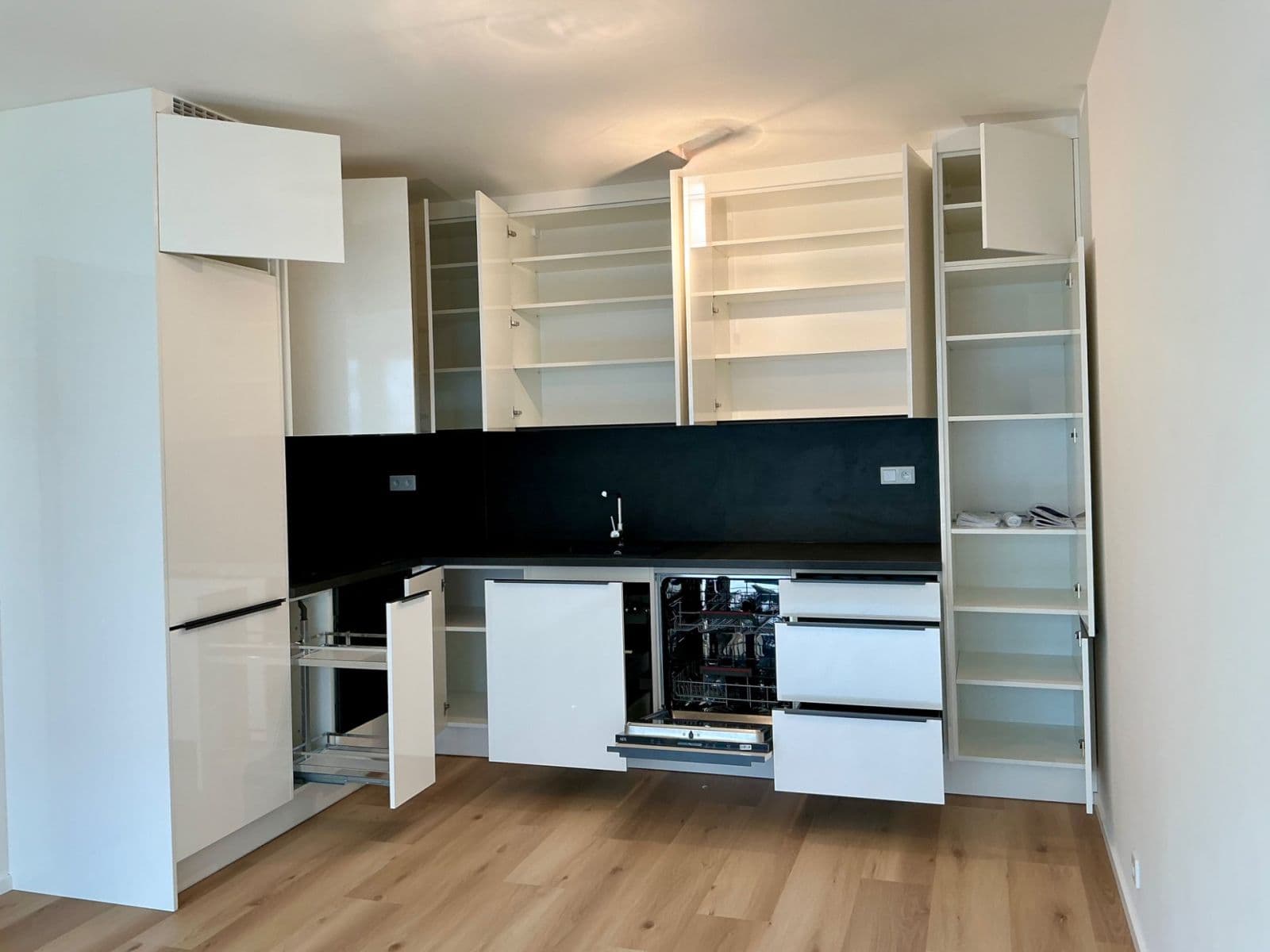 1 bedroom with open-plan kitchen flat to rent, 54 m², Hodkovická, Prague, Prague 1 bedroom with open-plan kitchen flat to rent, 54 m², Hodkovická, Prague, Prague