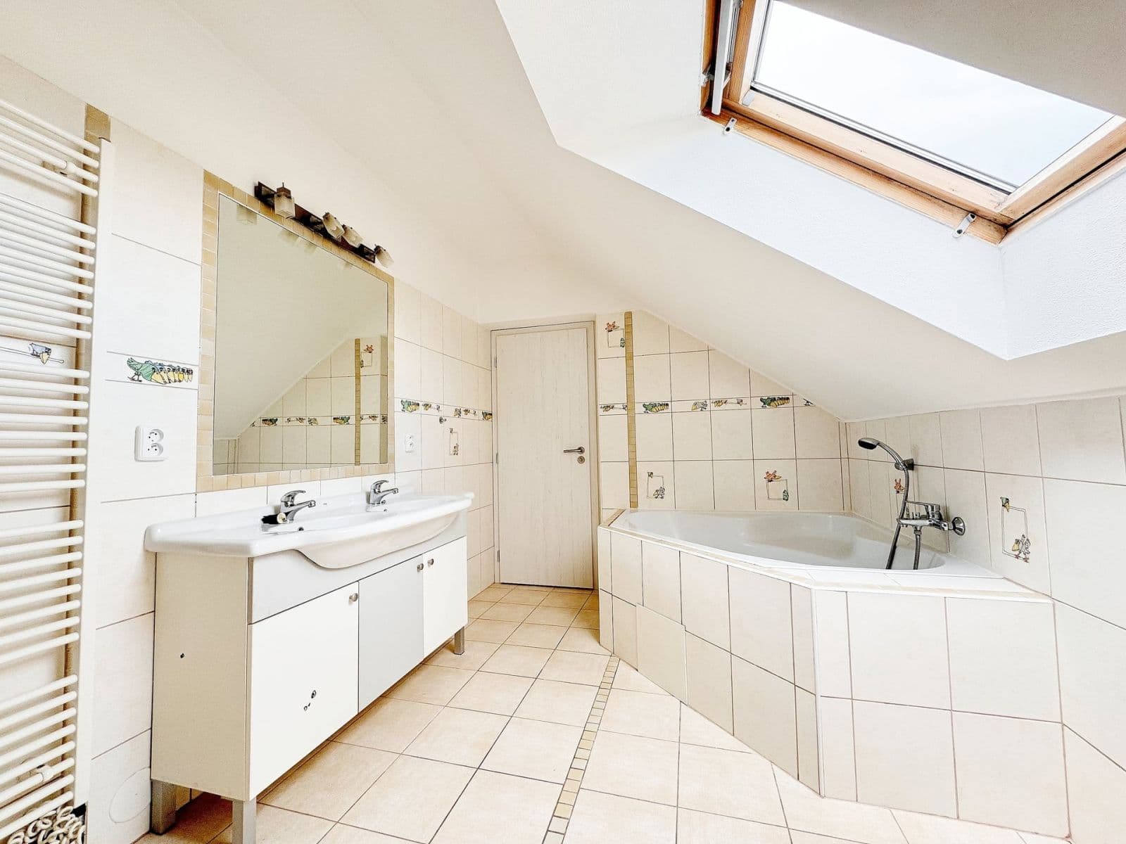 3 bedroom flat to rent, 119 m², Žitná, Šestajovice, Středočeský Region 3 bedroom flat to rent, 119 m², Žitná, Šestajovice, Středočeský Region