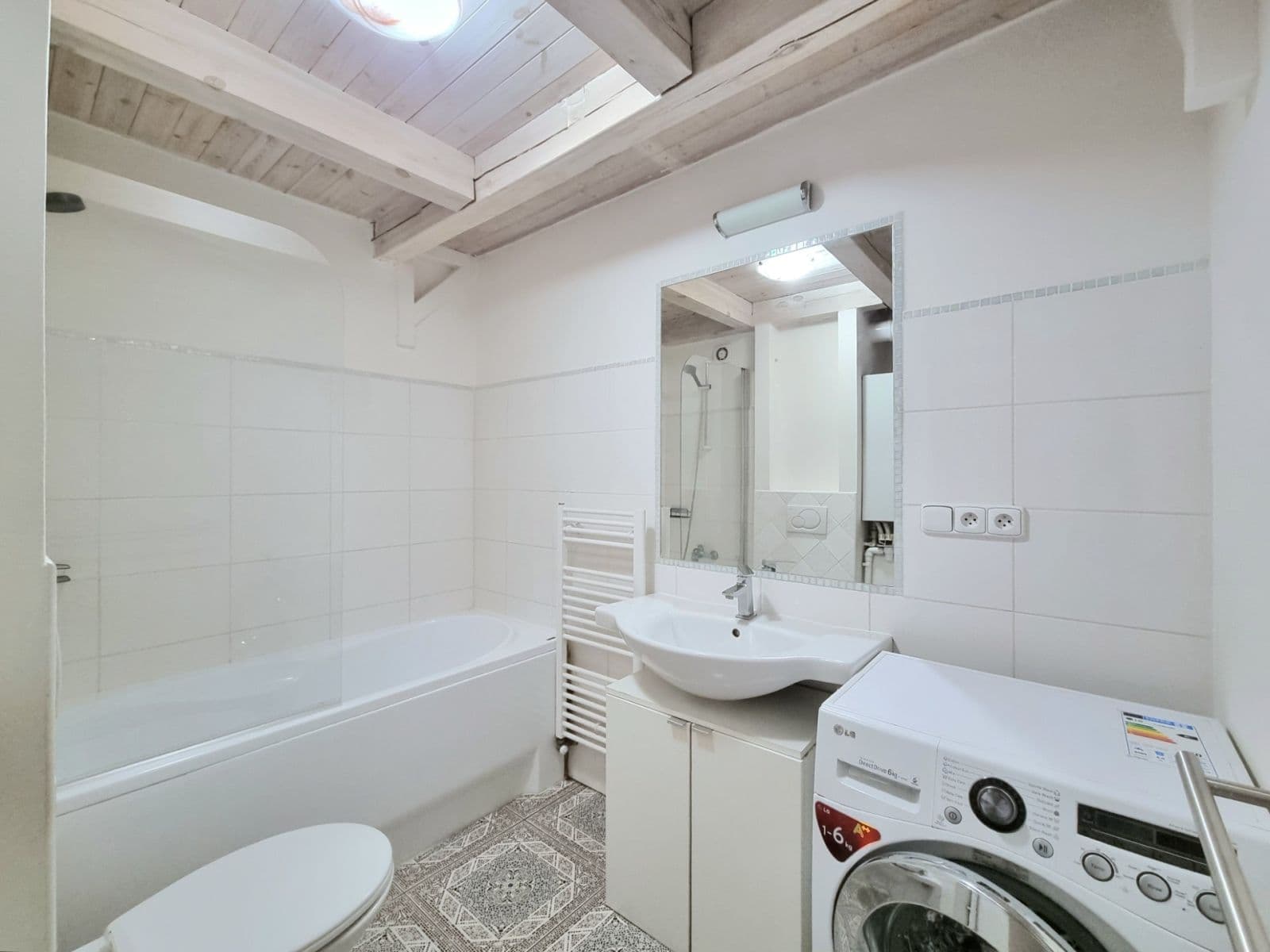 2 bedroom with open-plan kitchen flat to rent, 119 m², Rybalkova, Prague, Prague 2 bedroom with open-plan kitchen flat to rent, 119 m², Rybalkova, Prague, Prague