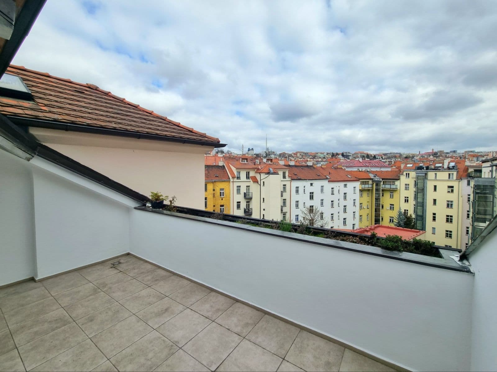 2 bedroom with open-plan kitchen flat to rent, 119 m², Rybalkova, Prague, Prague 2 bedroom with open-plan kitchen flat to rent, 119 m², Rybalkova, Prague, Prague