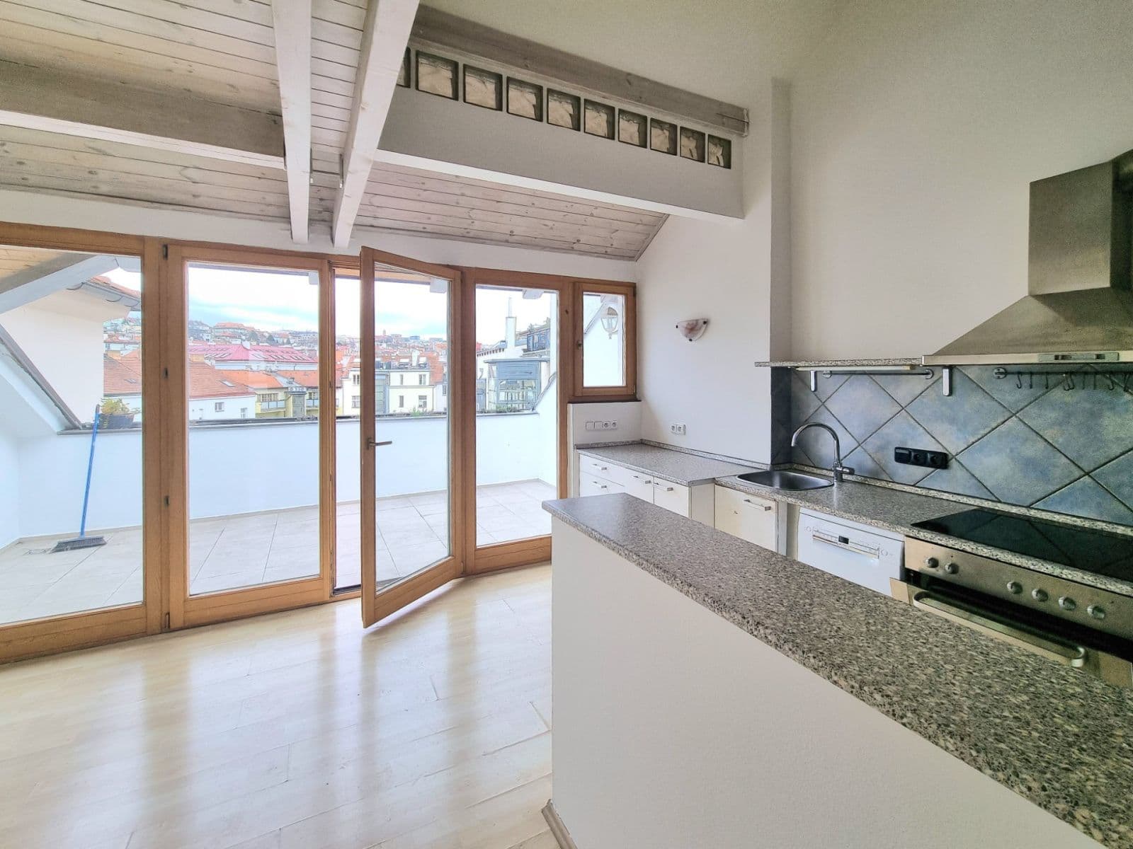 2 bedroom with open-plan kitchen flat to rent, 119 m², Rybalkova, Prague, Prague 2 bedroom with open-plan kitchen flat to rent, 119 m², Rybalkova, Prague, Prague